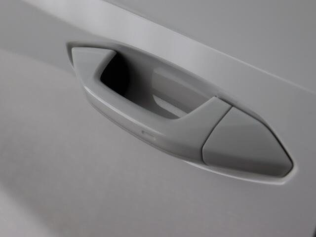 Audi A3 SPORTBACK 45 TFSI e S edition Competition (Black optiek / Pano / Carplay / Navi / Keyless / Sfeerverlichting)