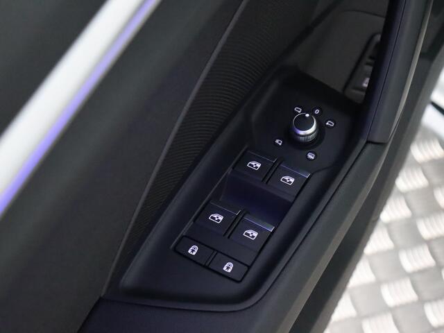 Audi A3 SPORTBACK 45 TFSI e S edition Competition (Black optiek / Pano / Carplay / Navi / Keyless / Sfeerverlichting)