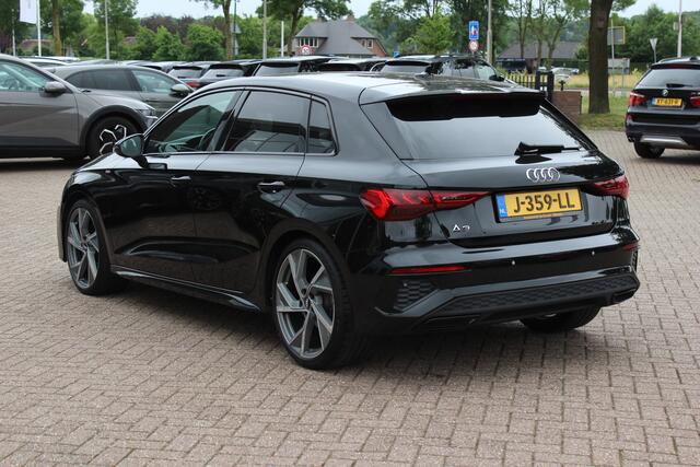 Audi A3 SPORTBACK 35 TFSI S edition / RS Seats / CarPlay / Navigatie / 19'' / Parkeerhulp achter / Stoelverwarming / DAB / ACC