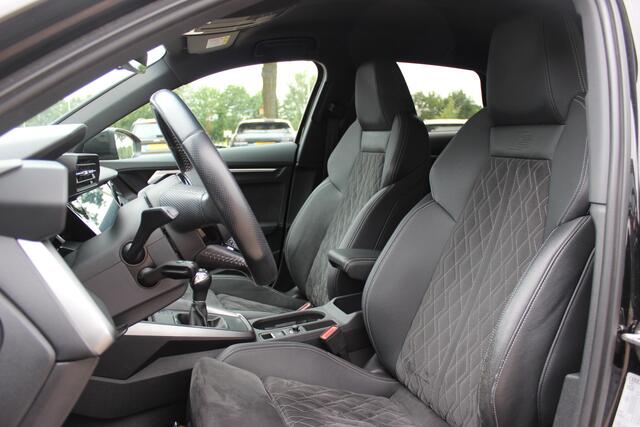 Audi A3 SPORTBACK 35 TFSI S edition / RS Seats / CarPlay / Navigatie / 19'' / Parkeerhulp achter / Stoelverwarming / DAB / ACC