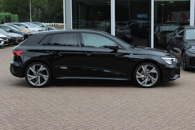Audi A3 SPORTBACK 35 TFSI S edition / RS Seats / CarPlay / Navigatie / 19'' / Parkeerhulp achter / Stoelverwarming / DAB / ACC
