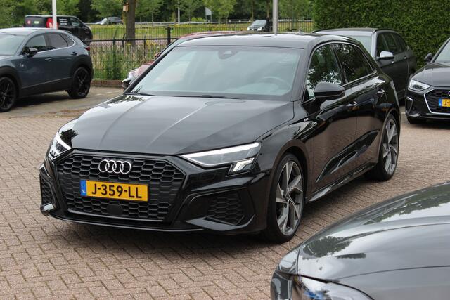 Audi A3 SPORTBACK 35 TFSI S edition / RS Seats / CarPlay / Navigatie / 19'' / Parkeerhulp achter / Stoelverwarming / DAB / ACC