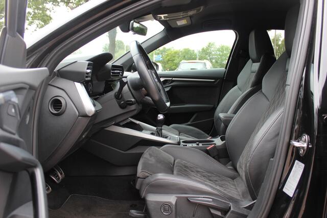 Audi A3 SPORTBACK 35 TFSI S edition / RS Seats / CarPlay / Navigatie / 19'' / Parkeerhulp achter / Stoelverwarming / DAB / ACC