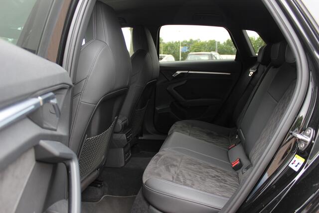 Audi A3 SPORTBACK 35 TFSI S edition / RS Seats / CarPlay / Navigatie / 19'' / Parkeerhulp achter / Stoelverwarming / DAB / ACC