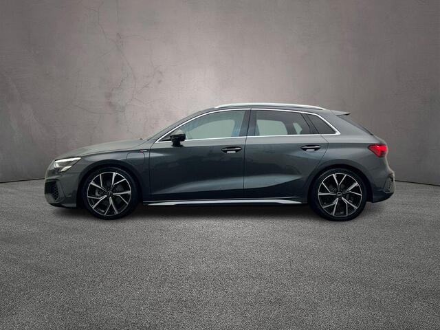 Audi A3 SPORTBACK 40 TFSI e 204PK S-edition | 18-Inch | Stoelverwarming | Adaptieve-Cruise | Sport-Stoelen | Privacy-Glas |