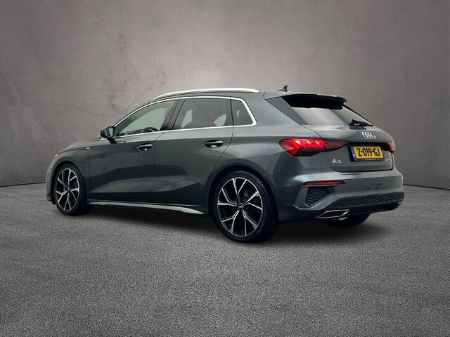 Audi A3 SPORTBACK 40 TFSI e 204PK S-edition | 18-Inch | Stoelverwarming | Adaptieve-Cruise | Sport-Stoelen | Privacy-Glas |