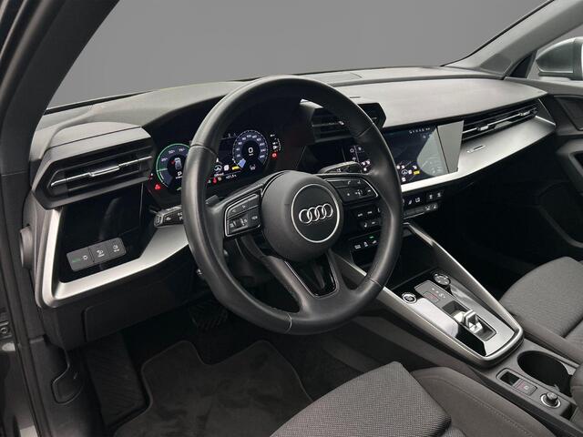 Audi A3 SPORTBACK 40 TFSI e 204PK S-edition | 18-Inch | Stoelverwarming | Adaptieve-Cruise | Sport-Stoelen | Privacy-Glas |