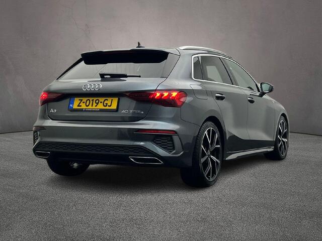 Audi A3 SPORTBACK 40 TFSI e 204PK S-edition | 18-Inch | Stoelverwarming | Adaptieve-Cruise | Sport-Stoelen | Privacy-Glas |