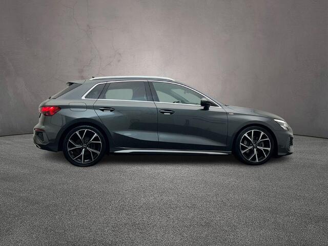 Audi A3 SPORTBACK 40 TFSI e 204PK S-edition | 18-Inch | Stoelverwarming | Adaptieve-Cruise | Sport-Stoelen | Privacy-Glas |
