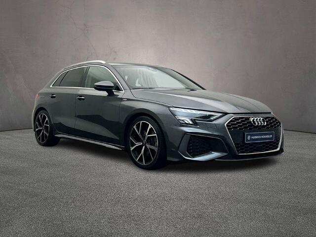 Audi A3 SPORTBACK 40 TFSI e 204PK S-edition | 18-Inch | Stoelverwarming | Adaptieve-Cruise | Sport-Stoelen | Privacy-Glas |
