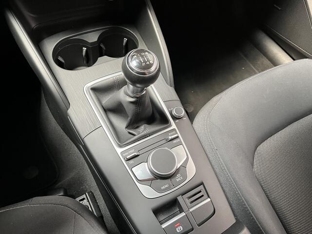 Audi A3 SPORTBACK 1.0 TFSI Pro Line / CRUISE CONTROL/ PARKEER SENSOREN/ BLUETOOTH/ NAVI/ AIRCO/ XENON/ 17'' LMV