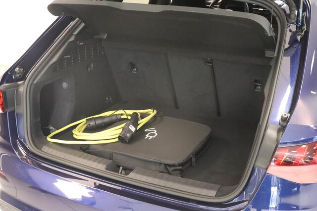 Audi A3 SPORTBACK 45 TFSI e S edition Competition | Parkeersensoren | Adaptieve cruise | 18"Lichtmetaal | Climate control | AppleCarplay AndroidAuto |