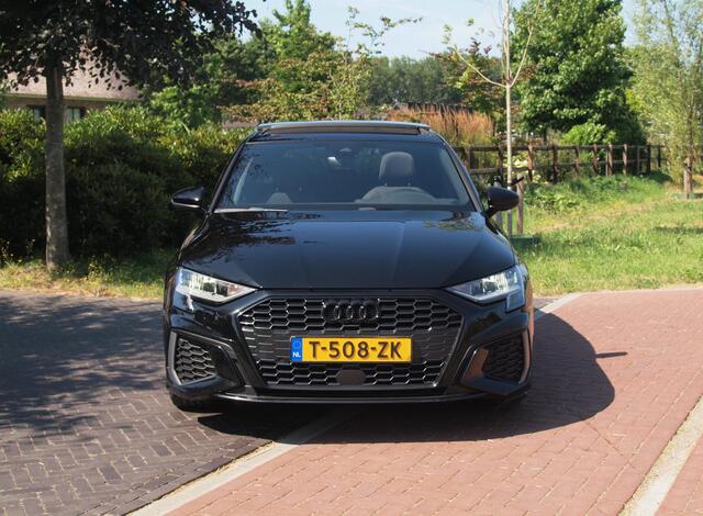 Audi A3 SPORTBACK 35 TFSI S edition | Panoramadak | Bang & Olufsen | Trekhaak | Apple Carplay | Parkeersensoren |
