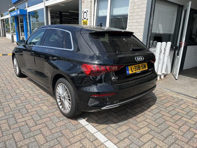 Audi A3 SPORTBACK 30 TFSI Business edition / AUTOMAAT/ CRUISE/ SMARTPHONE INTERFACE/ FULL-LED/ PARK. SENSOREN/ VIRTUAL COCKPIT/ GETINT GLAS/ KEYLESS/ NAVI/ DAB/ CLIMA/ 17" LMV