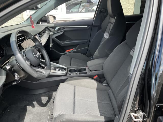 Audi A3 SPORTBACK 30 TFSI Business edition / AUTOMAAT/ CRUISE/ SMARTPHONE INTERFACE/ FULL-LED/ PARK. SENSOREN/ VIRTUAL COCKPIT/ GETINT GLAS/ KEYLESS/ NAVI/ DAB/ CLIMA/ 17" LMV