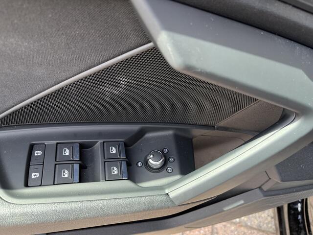 Audi A3 SPORTBACK 30 TFSI Business edition / AUTOMAAT/ CRUISE/ SMARTPHONE INTERFACE/ FULL-LED/ PARK. SENSOREN/ VIRTUAL COCKPIT/ GETINT GLAS/ KEYLESS/ NAVI/ DAB/ CLIMA/ 17" LMV