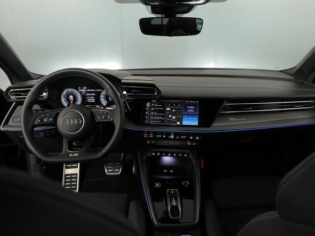 Audi A3 SPORTBACK 45 TFSI e S edition Competition 272 pk S-tronic | Private lease vanaf ¤600,- | SOH 100%| Parkeersensoren (Park assist) | Achteruitrijcamera | Stoelverwarming | S-Line |