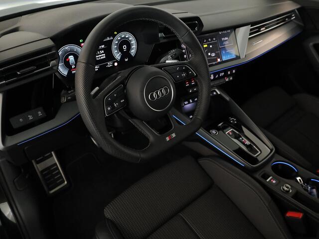 Audi A3 SPORTBACK 45 TFSI e S edition Competition 272 pk S-tronic | Private lease vanaf ¤600,- | SOH 100%| Parkeersensoren (Park assist) | Achteruitrijcamera | Stoelverwarming | S-Line |