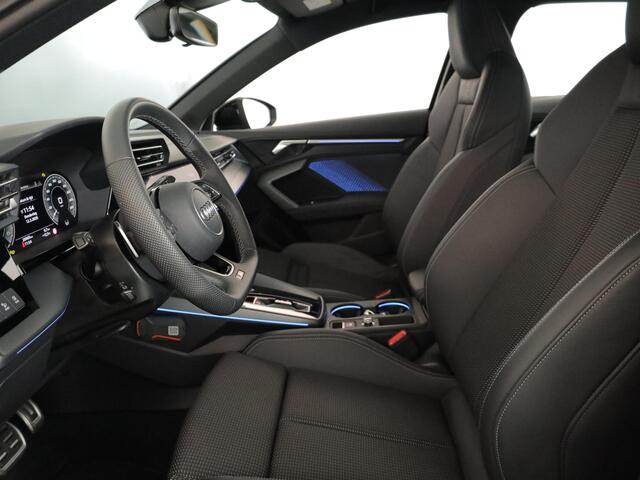 Audi A3 SPORTBACK 45 TFSI e S edition Competition 272 pk S-tronic | Private lease vanaf ¤600,- | SOH 100%| Parkeersensoren (Park assist) | Achteruitrijcamera | Stoelverwarming | S-Line |