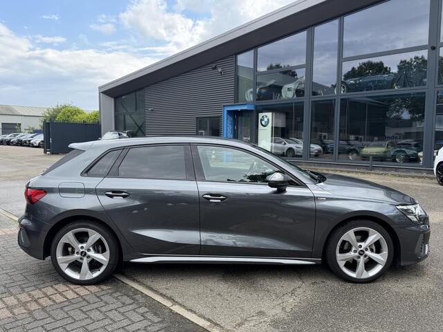 Audi A3 SPORTBACK 35 TFSI S edition | 3X S-LINE IN & EXTERIEUR + ONDERSTEL | MILD-HYBRIDE | NAVI + CARPLAY | STOELVERWARMING | CAMERA | ALL SEASON BANDEN | FULL LED | RIJKLAAR MET 12 MND BOVAG GARANTIE |