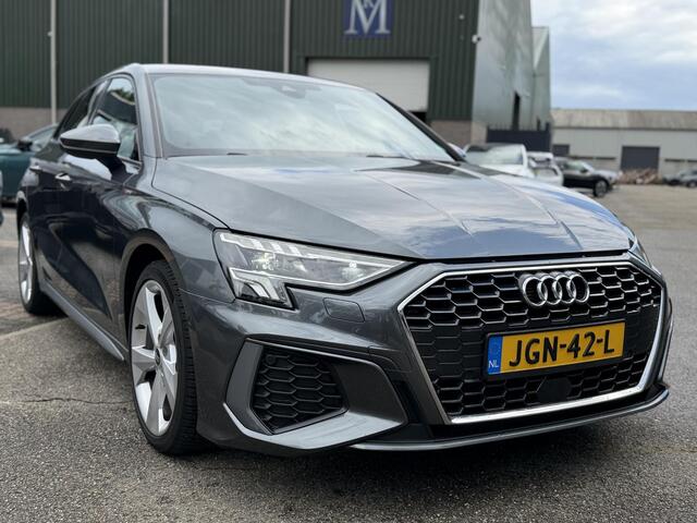 Audi A3 SPORTBACK 35 TFSI S edition | 3X S-LINE IN & EXTERIEUR + ONDERSTEL | MILD-HYBRIDE | NAVI + CARPLAY | STOELVERWARMING | CAMERA | ALL SEASON BANDEN | FULL LED | RIJKLAAR MET 12 MND BOVAG GARANTIE |