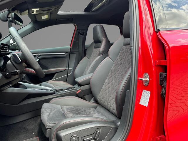 Audi A3 SPORTBACK 45 TFSIe 272pk S-tronic S edition Competition · Panoramadak · Camera · Elek. Bestuurdersstoel · Apple/Android Car Play · Leder/ Alcantara · Zwart Optiek · 18'' Inch · Garantie t/m 10-12-2030 of 100.000km