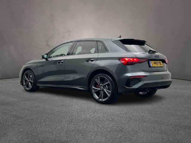 Audi A3 SPORTBACK 45 TFSI e 245PK S edition Competition | Trekhaak | Adaptive-Cruise | Stoelverwarming | Achterruitrij-Camera | 18-Inch | Parkeer-assistent |