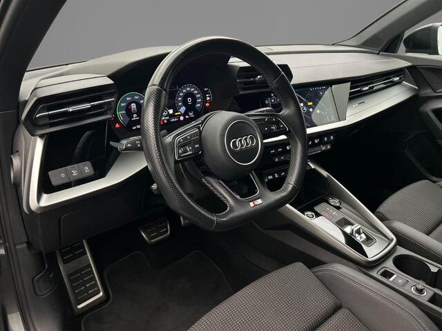 Audi A3 SPORTBACK 45 TFSI e 245PK S edition Competition | Trekhaak | Adaptive-Cruise | Stoelverwarming | Achterruitrij-Camera | 18-Inch | Parkeer-assistent |