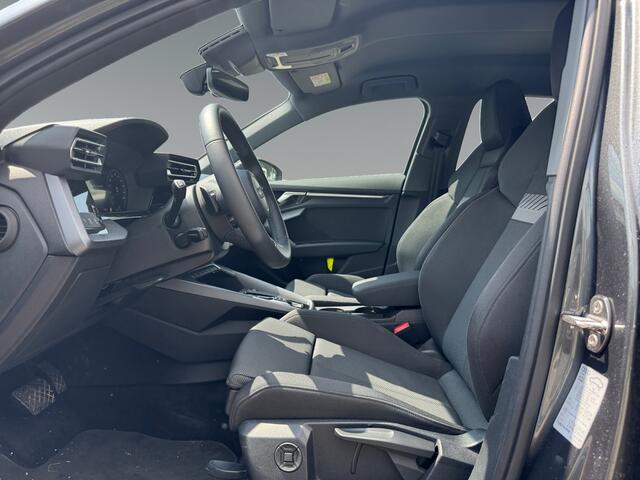 Audi A3 SPORTBACK 35 150pk TFSI S edition Achteruitrijcamera | Parkeersensoren voor en achter | Adaptive Cruise Control