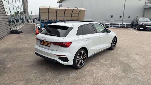 Audi A3 SPORTBACK 45 TFSI e S edition Competition / Panodak / B&O / Trekhaak / Camera