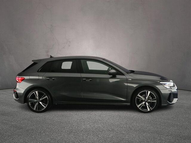 Audi A3 SPORTBACK 35 TFSI 150PK S edition | Trekhaak | 18-Inch | Achterruitrij-Camera | Privacy-Glas | Sportplus-stoelen/Alcantara | Ambient-Light |