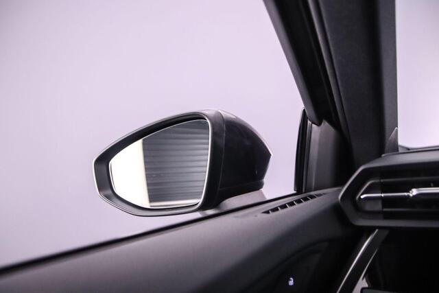 Audi A3 SPORTBACK 35 TFSI 150PK S edition | Trekhaak | 18-Inch | Achterruitrij-Camera | Privacy-Glas | Sportplus-stoelen/Alcantara | Ambient-Light |