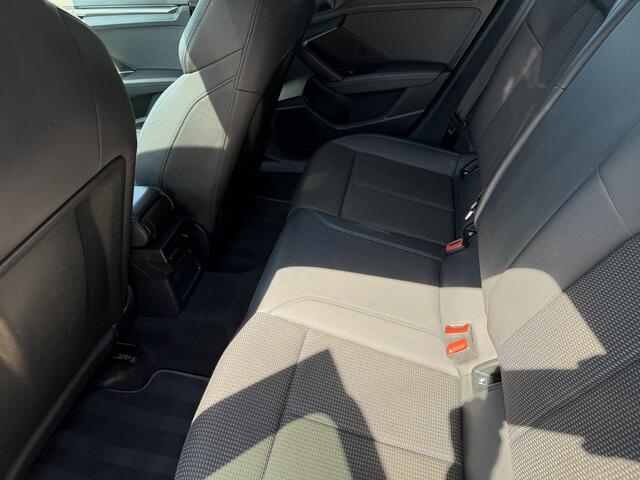 Audi A3 SPORTBACK 30 TFSI S edition 3X S-LINE| MATRIX LAMPEN | PANORAMADAK | ANDROID/APPLE CARPLAY | NAVIGATIE | STOELVERWARMING | PARKEER SENSOREN | VIRTUAL DISPLAY |