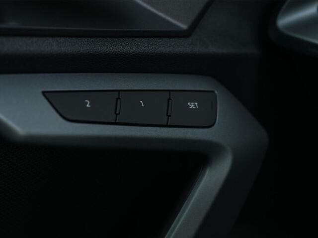 Audi A3 SPORTBACK 45 TFSI e S edition Competition | Panoramadak | 5 jr Garantie | HUD | Sonos Sound | Camera | Ambiance interieur | Active Cruise | S-Seats + Memory | Stoelverwarming | Keyless |