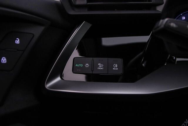 Audi A3 SPORTBACK 35 TFSI 150PK S edition | Trekhaak | 18-Inch | Achterruitrij-Camera | Privacy-Glas | Sportplus-stoelen/Alcantara | Ambient-Light |