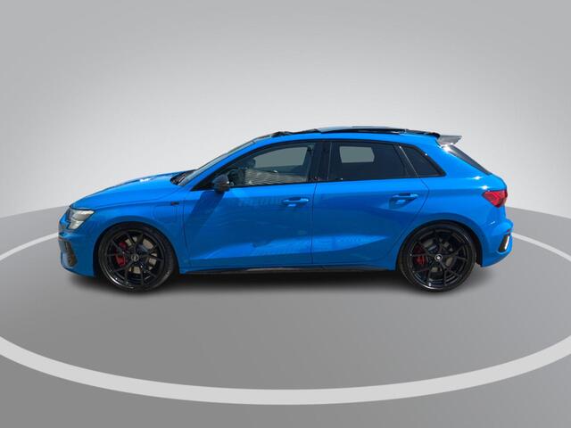 Audi A3 SPORTBACK 45 TFSIe 245pk S edition Competition · Panoramadak · Camera · Massage functie · Apple/Android Car Play · Adaptive Cruise Control · Elektrisch verstelbare stoelverstelling · Stoelverwarming ·
