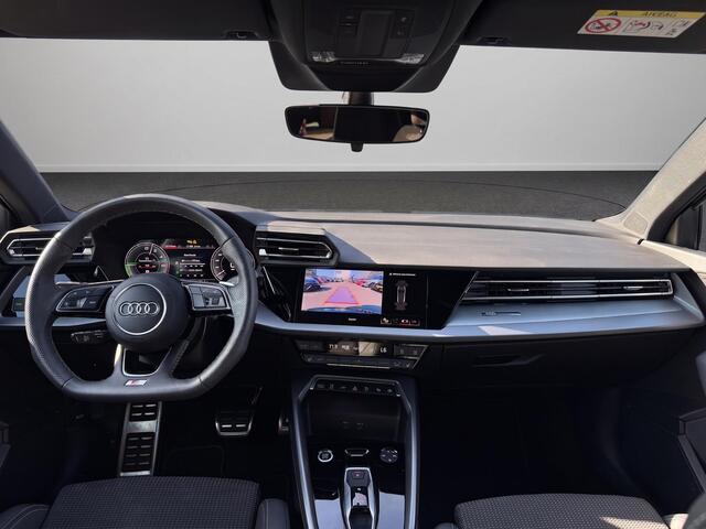 Audi A3 SPORTBACK 40 TFSI e S edition 204 pk S-tronic | Verlengde garantie | Parkeersensoren (Park assist) | Achteruitrijcamera | Adaptieve cruise control | Autom. airco (3 zones) | S-Line |