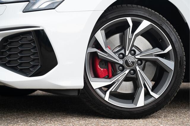 Audi A3 SPORTBACK 45 TFSI e S edition Competition | 245pk | ACC | 18" | Elek. Achterklep | Camera |