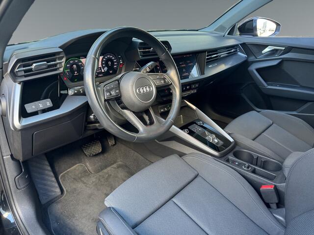 Audi A3 SPORTBACK 40 204pk TFSIe S-Line Parkeersensoren achter | Navigatiesysteem | Verwarmbare voorstoelen