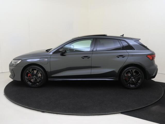 Audi A3 SPORTBACK 45 TFSI e S edition Competition | Panoramadak | 18 inch LM velgen | Achteruitrijcamera | Adaptive cruise control | Verwarmbare voorstoelen