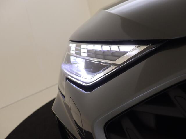 Audi A3 SPORTBACK 45 TFSI e S edition Competition | Panoramadak | 18 inch LM velgen | Achteruitrijcamera | Adaptive cruise control | Verwarmbare voorstoelen