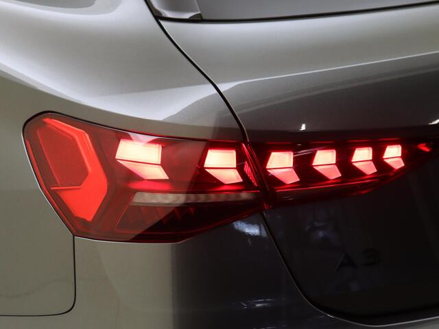 Audi A3 SPORTBACK 45 TFSI e S edition Competition | Panoramadak | 18 inch LM velgen | Achteruitrijcamera | Adaptive cruise control | Verwarmbare voorstoelen