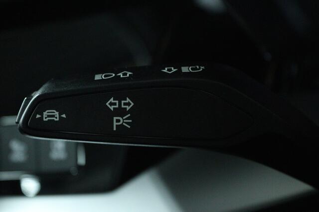 Audi A3 SPORTBACK 30 TFSI Business edition (NAVIGATIE, CRUISE CONTROL, PARKEERSENSOREN)