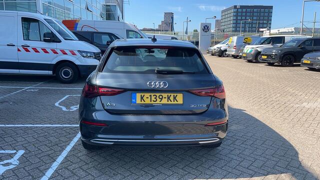 Audi A3 SPORTBACK 30 TFSI Business edition / Parkeersensoren Achter / LED / Audi Smartphone Interface / Cruise Control / Navigatie