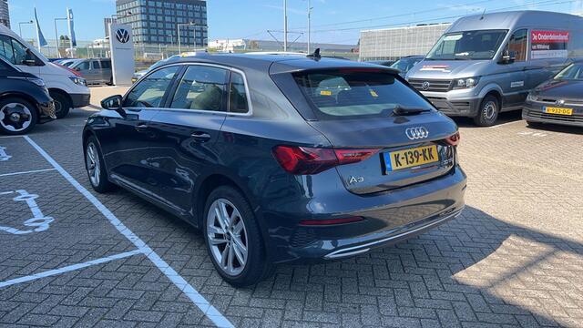 Audi A3 SPORTBACK 30 TFSI Business edition / Parkeersensoren Achter / LED / Audi Smartphone Interface / Cruise Control / Navigatie