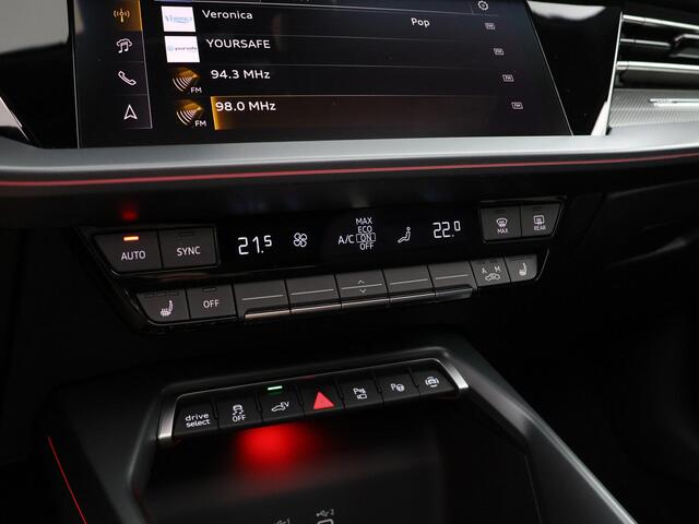 Audi A3 SPORTBACK 45 TFSIe 272pk S-tronic S edition Competition · Panoramadak · Camera · Elek. Bestuurdersstoel · Apple/Android Car Play · Leder/ Alcantara · Zwart Optiek · 18'' Inch · Garantie t/m 10-12-2030 of 100.000km