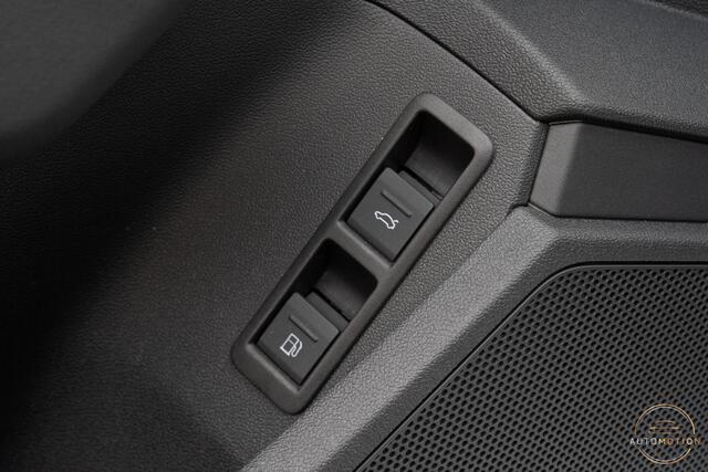 Audi A3 SPORTBACK 45 TFSIe S line Competition PANO MAXTON MATRIX CAMERA KEYLESS