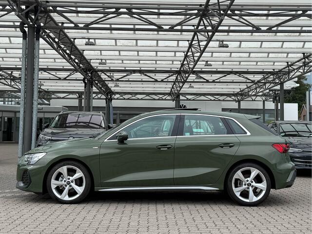 Audi A3 SPORTBACK 35TFSI S-Edition NIEUW! 2653km! Pano Sonos M-Led RS-Zetels ACC Side/Lane Assist Districtgrün!