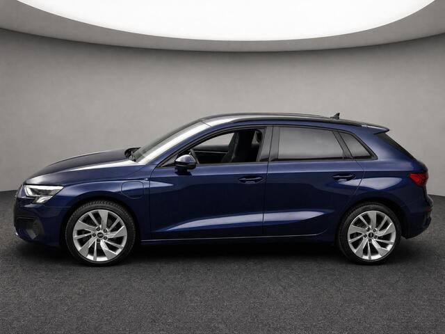 Audi A3 SPORTBACK 40 TFSIe 204pk S-tronic Advanced edition · Apple/Android Car Play · Stoelverwarming · P-Sensoren · Elek. Achterklep · 18'' Inch ·