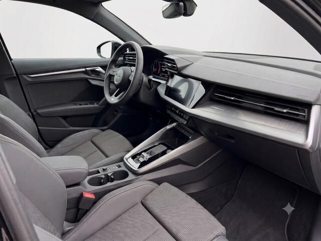 Audi A3 SPORTBACK 30 TFSI S edition 110PK | S-line in & exterieur | Trekhaak | Stoelverwarming |